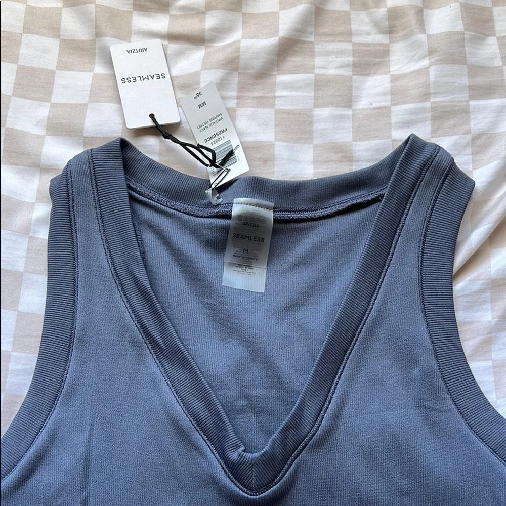 Aritzia V-Neck Crop Top - Picture 2 of 2